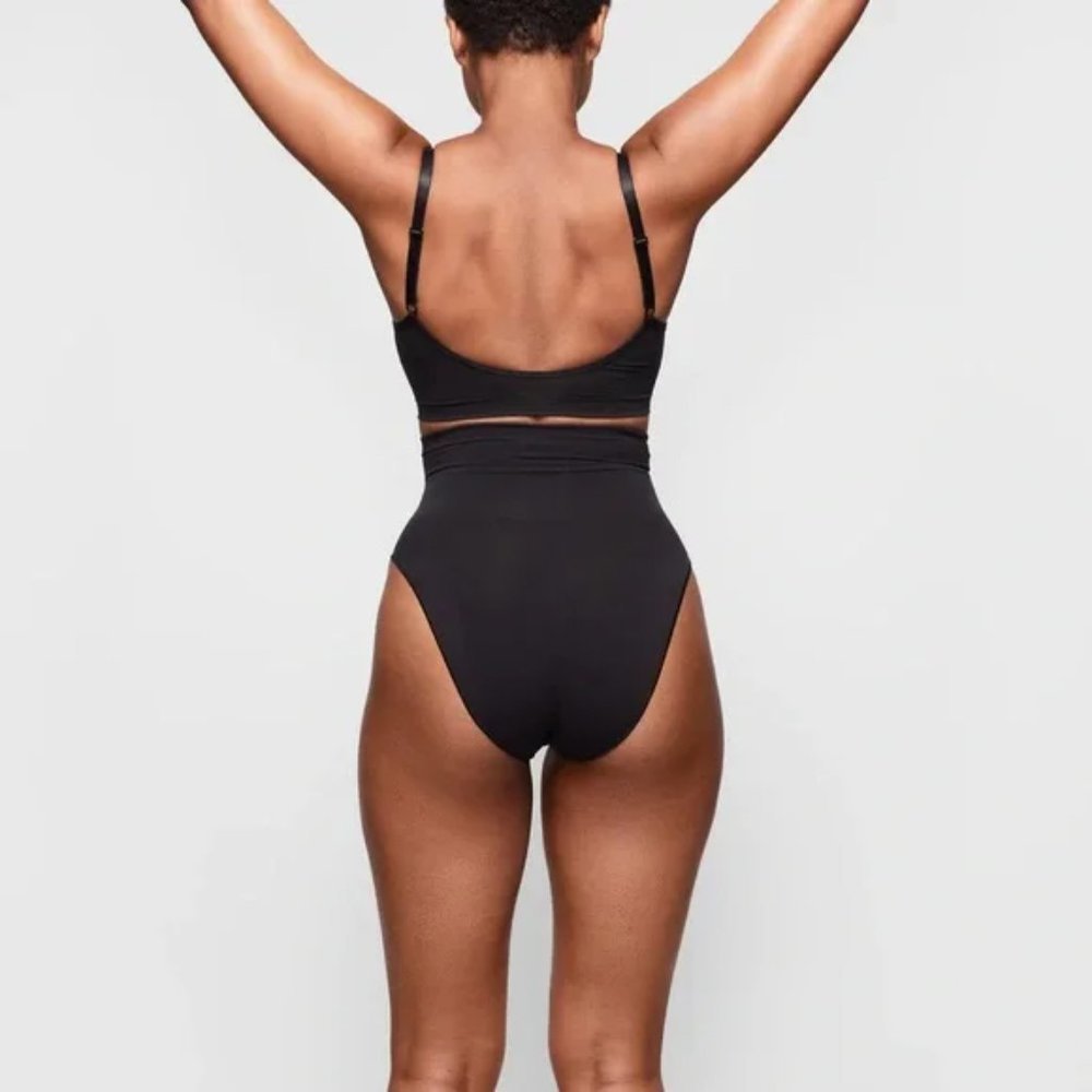 SKIMS Seamless Sculpt Bralette in Onyx Size S/M - Picture 5 of 7